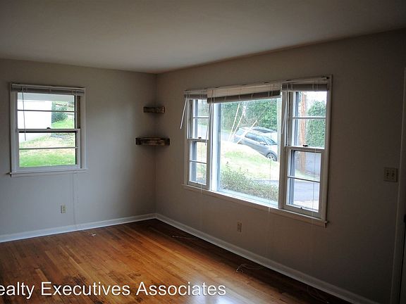 3rd image of 1020 Susanne Ave