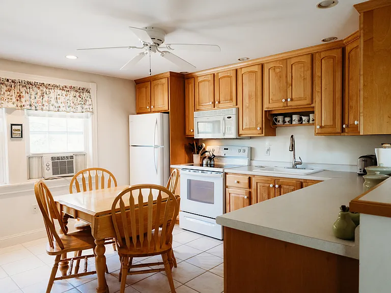 133 W Grand Ave #2 — Photo 10