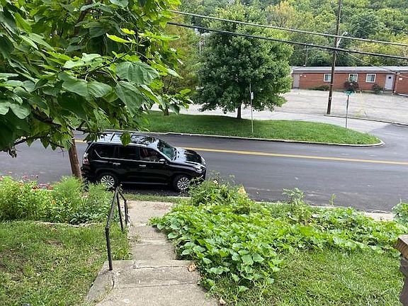 4th image of 2833 Marshall Ave #1