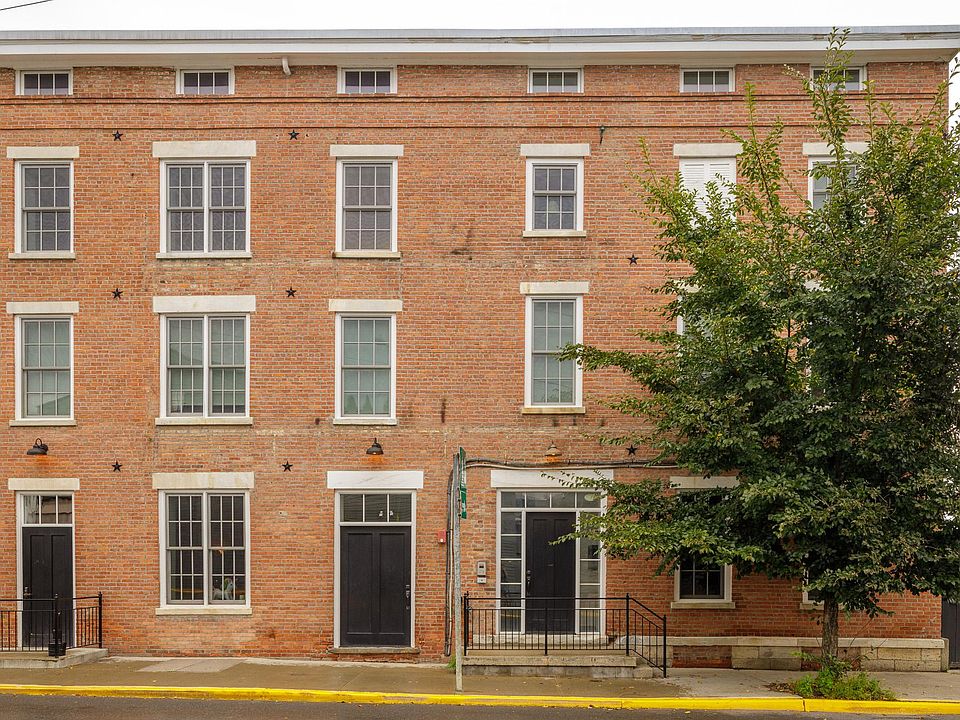 1st image of 260 Warren St #3