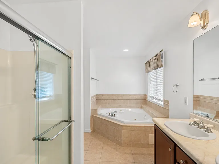 2 Oakline Ct — Photo 37