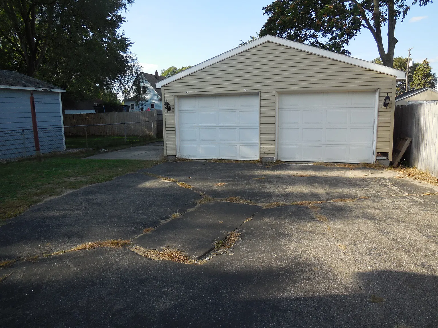 2 bed, 1.5 bath, 912 sqft, $1,800 — Photo 2