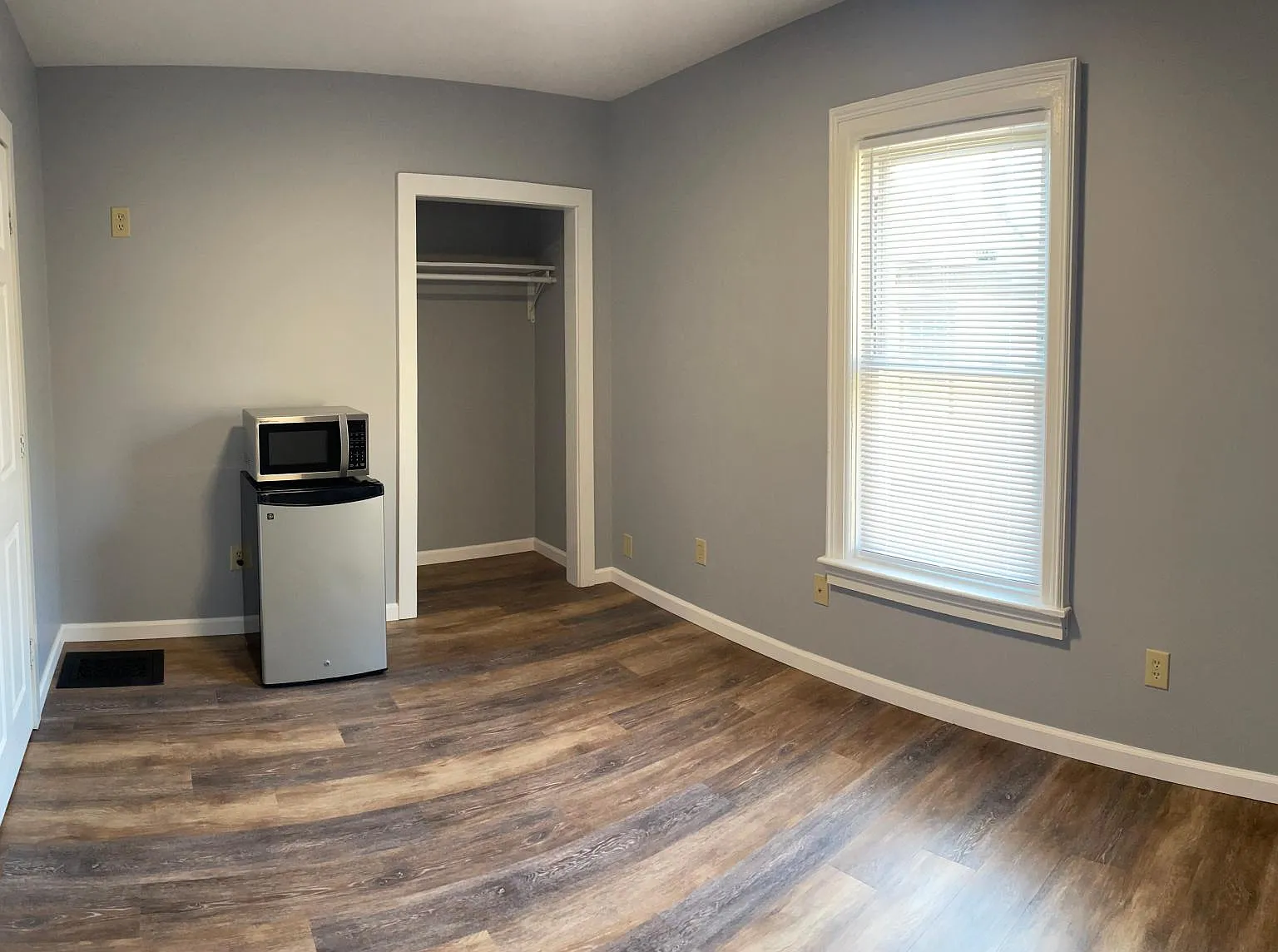 87 E Main St — Photo 2