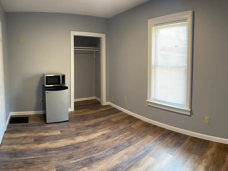 87 E Main St #6 — Photo 2