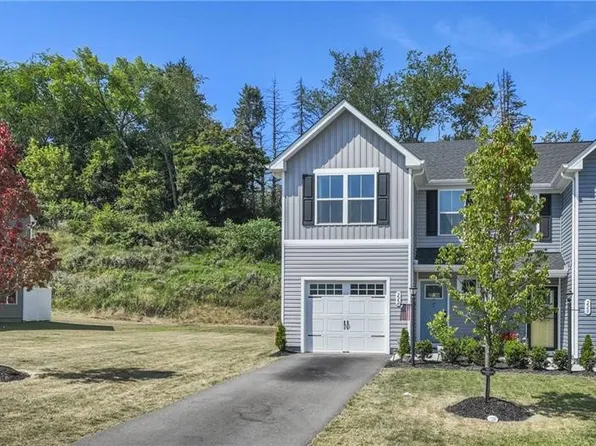 222 Smith Ln, Beaver Falls, PA 15010