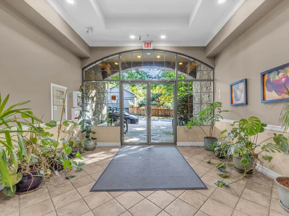 5723 Collingwood St #313, Vancouver, BC V6N 4K6