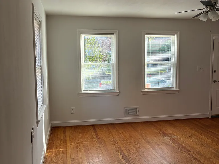 425 Oakwood St SE — Photo 6