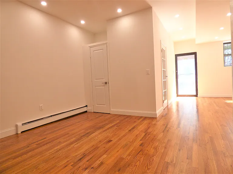 525 E 5th St #1F — Photo 3