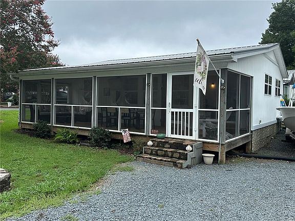2nd image of 120 Cardinal Dr
