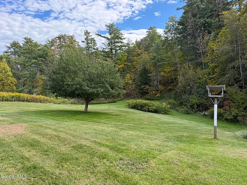 5th image of 822 Tarbell Hill Road