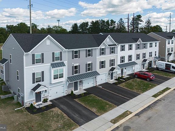 3rd image of 1033 Addie Ln