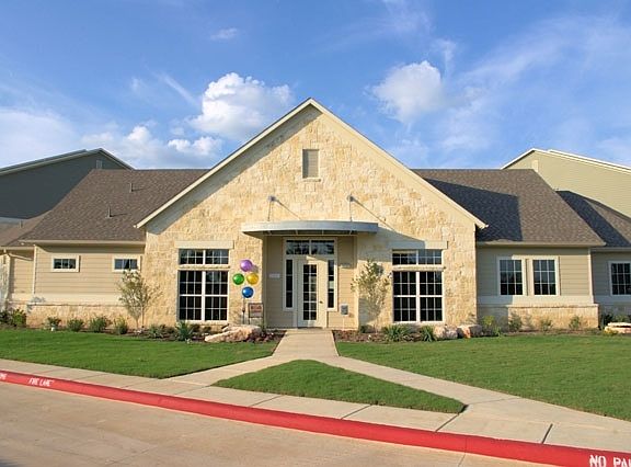 4th image of 386 Paloma Dr #1B-1Ba-768Sqft