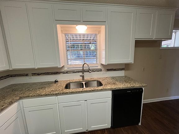 4th image of 1508 Lake Dr