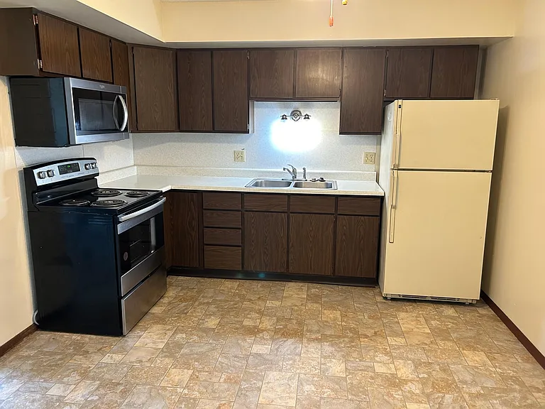 1216 W Jefferson St #5 — Photo 11