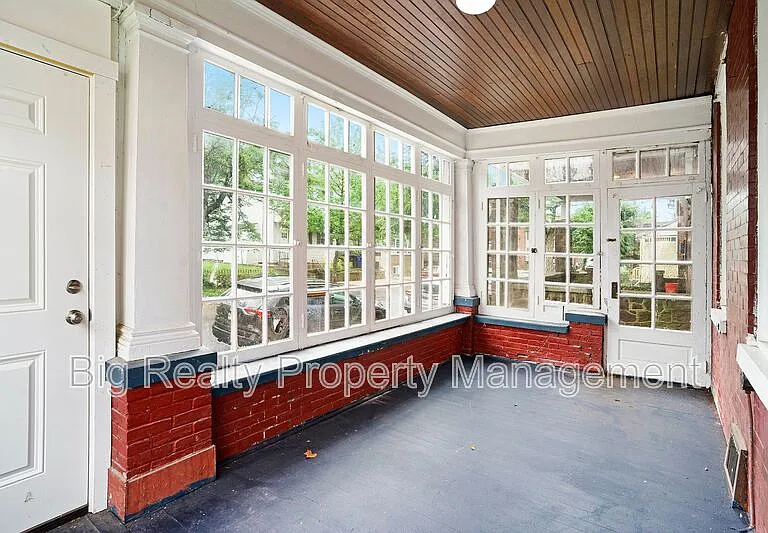 40 E 3rd St #1 — Photo 2