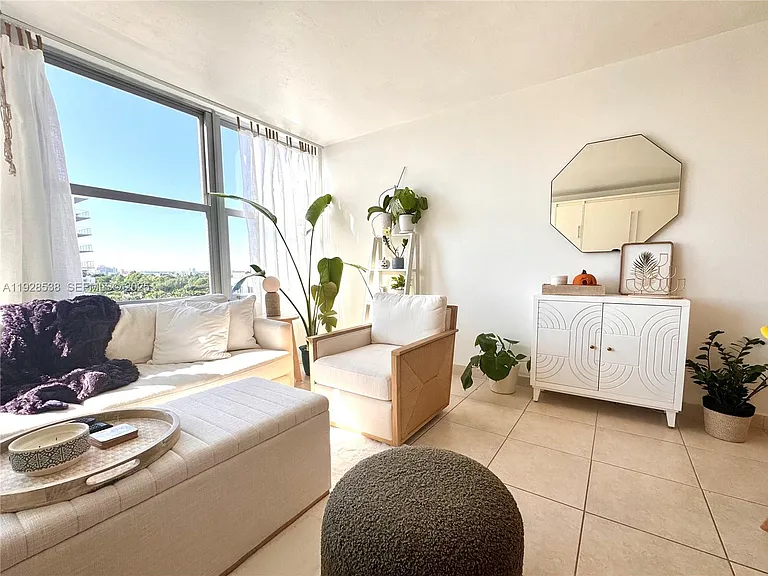 2899 Collins Ave #1004 — Photo 5