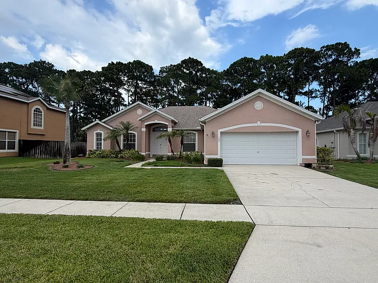 300 Tunbridge Dr — Photo 1