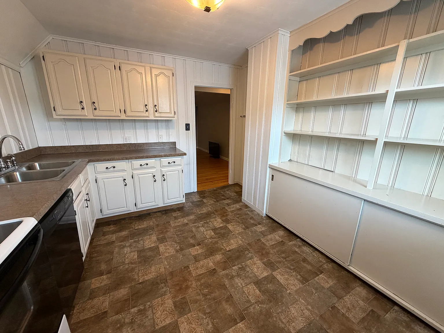 1 bed, 670 sqft, $1,300 — Photo 4