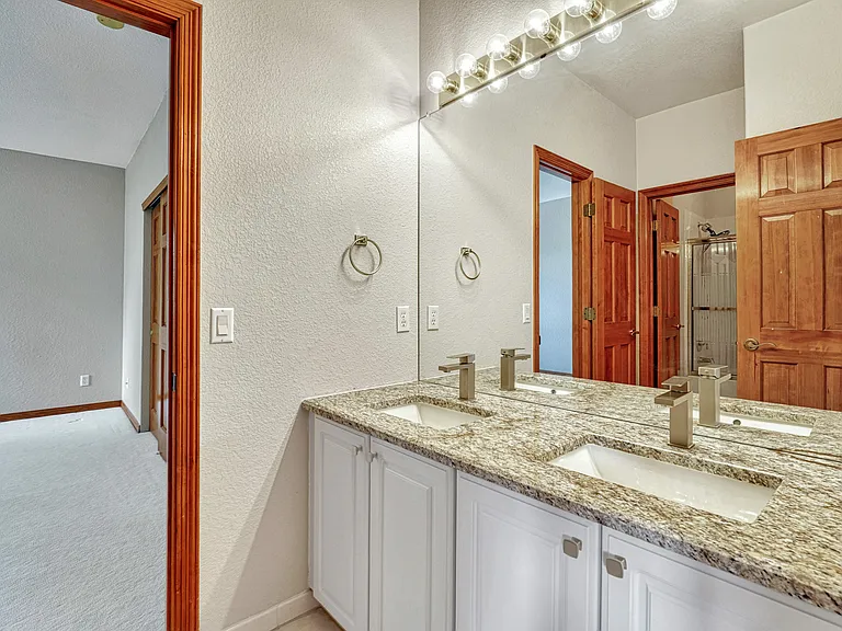 8406 Green Island Cir — Photo 33
