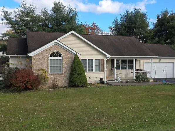 49 Jordan St, Oak Hill, WV 25901