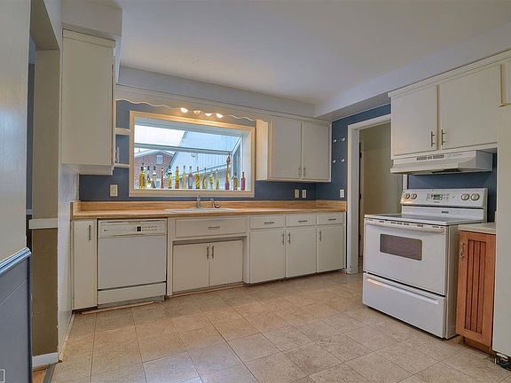 Enjoy cooking in the ample sized eat-in kitchen with room for a dining table
