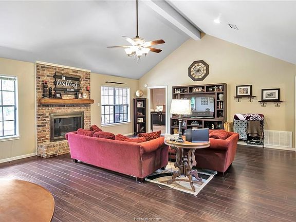 3rd image of 5557 Somerford Ln