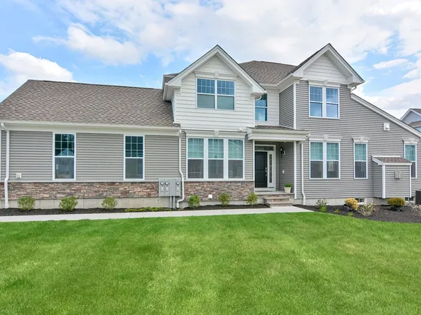 23 Hattie Ln #23, Millis, MA 02054