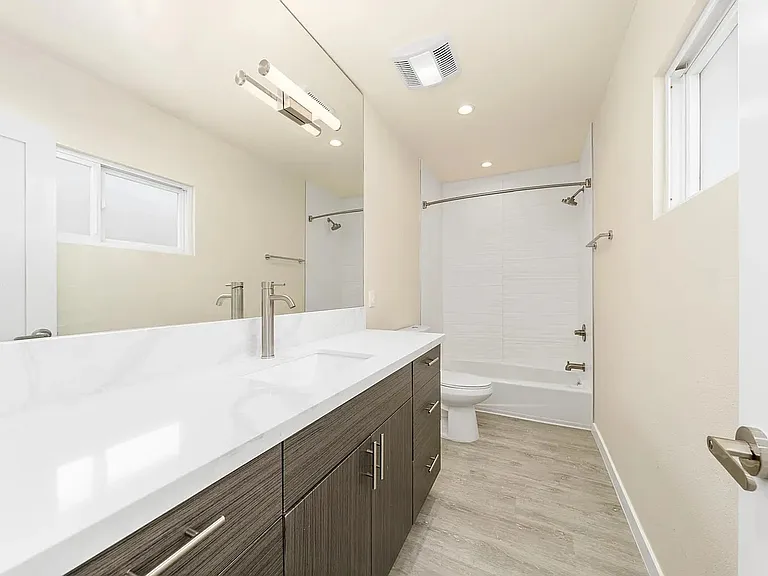 9588 W Olympic Blvd #5 — Photo 16