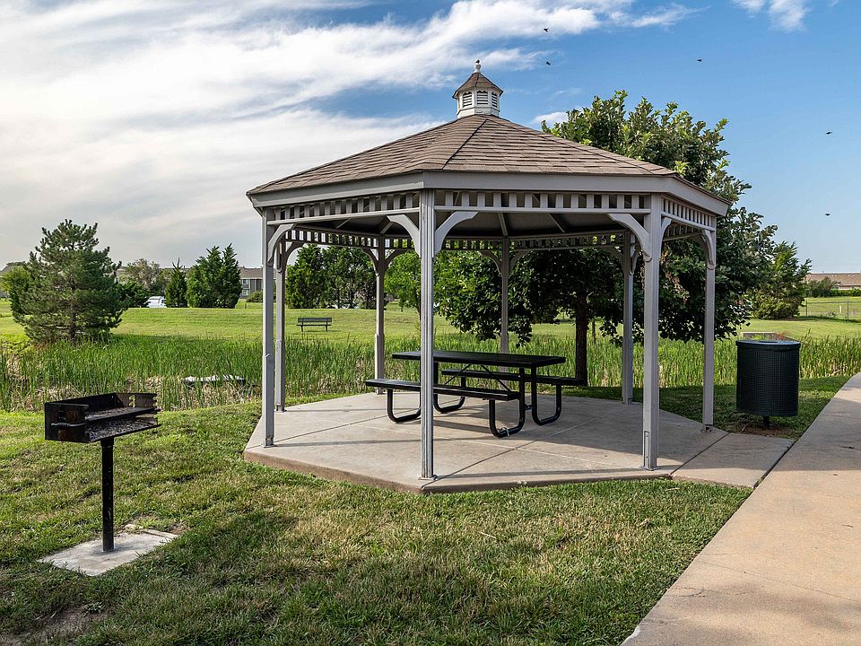 Charming Outdoor Gazebo at Inwood Crossings Apartments in Wichita, KS