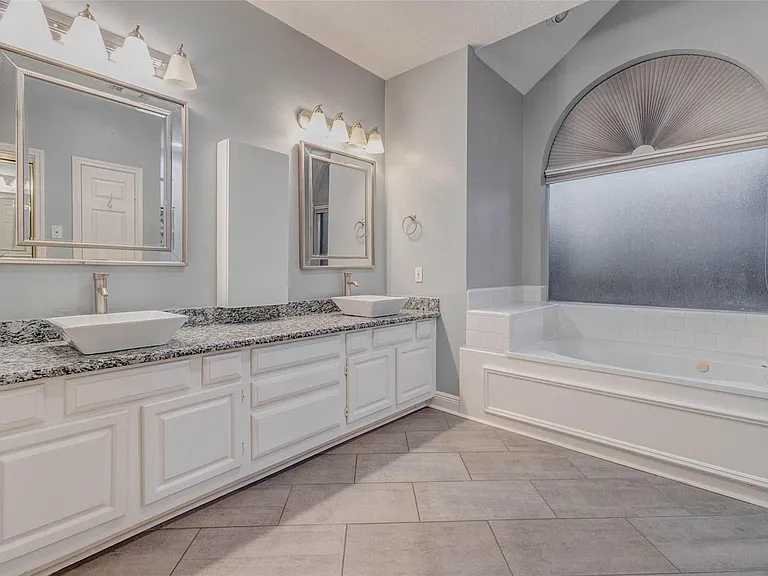 1723 Park Ridge Dr — Photo 16