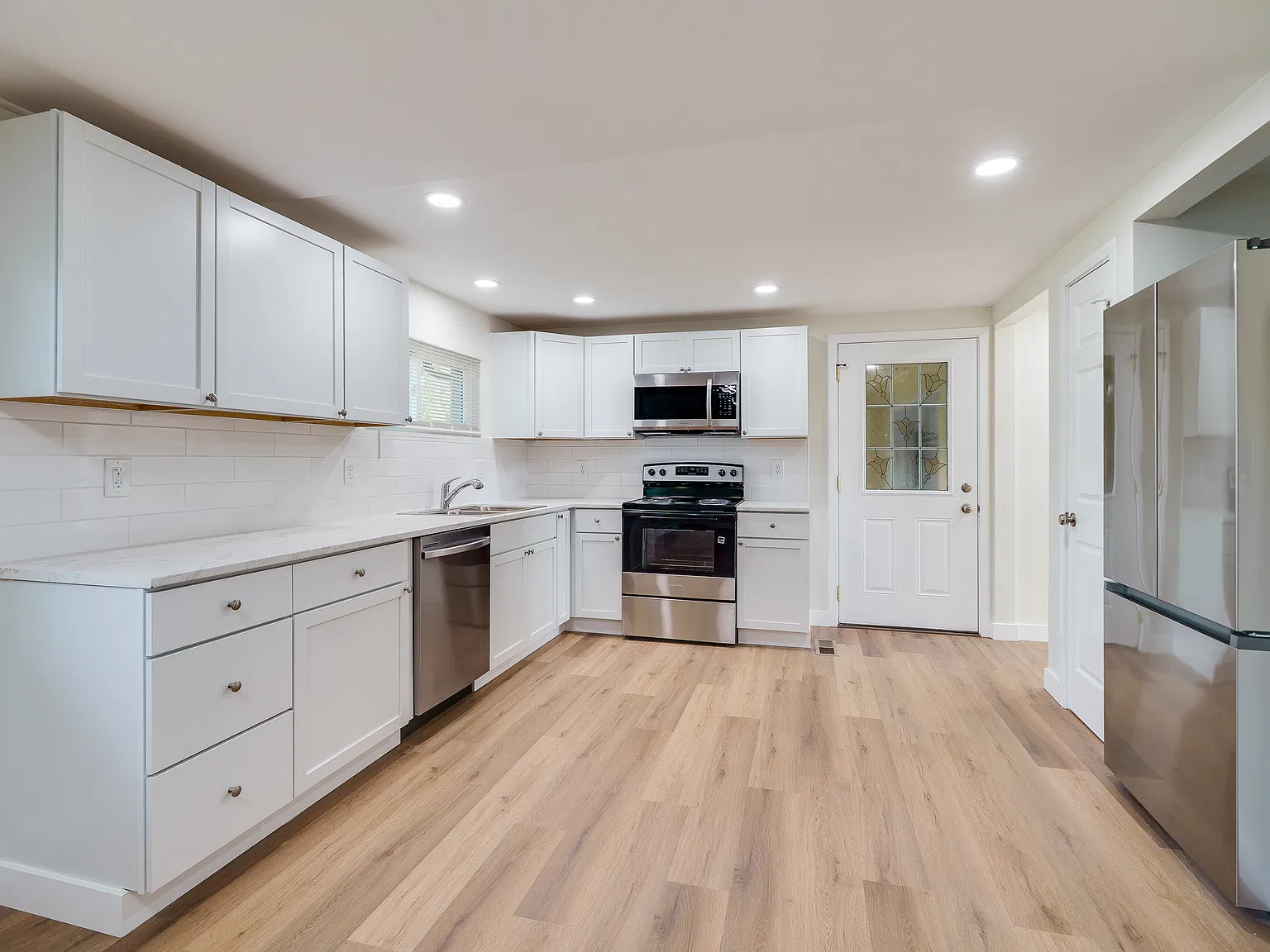 3 bed, 1572 sqft, $2,395 — Photo 4