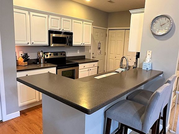 5th image of 3840 Thornhill Cir #3840