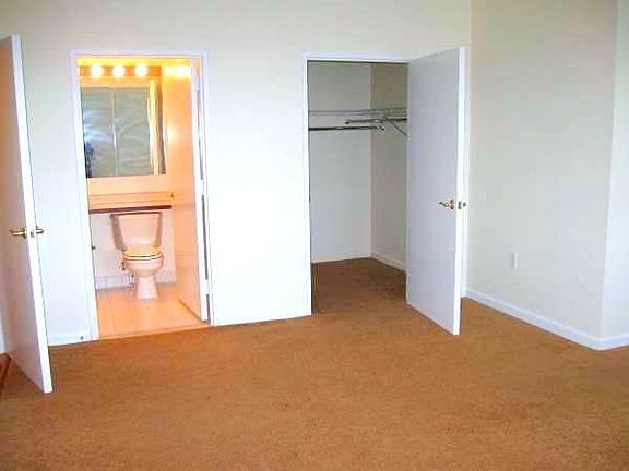 4th image of 9202 Holland Ave