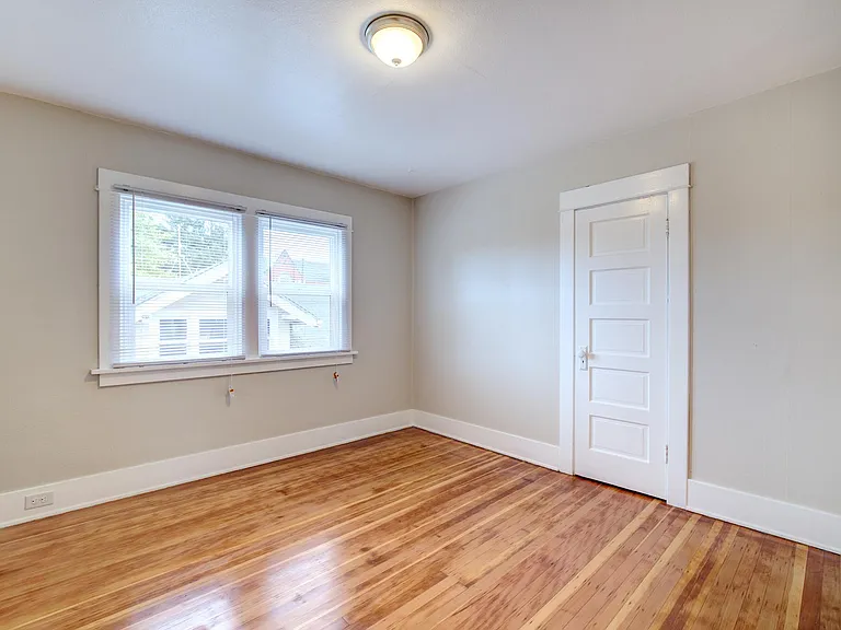 5007 8th Ave NE — Photo 12