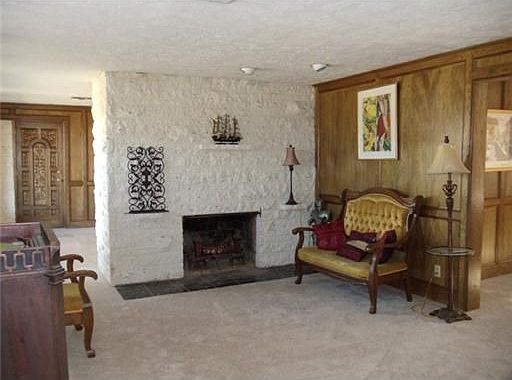 2nd image of 801 S Rosemary Dr