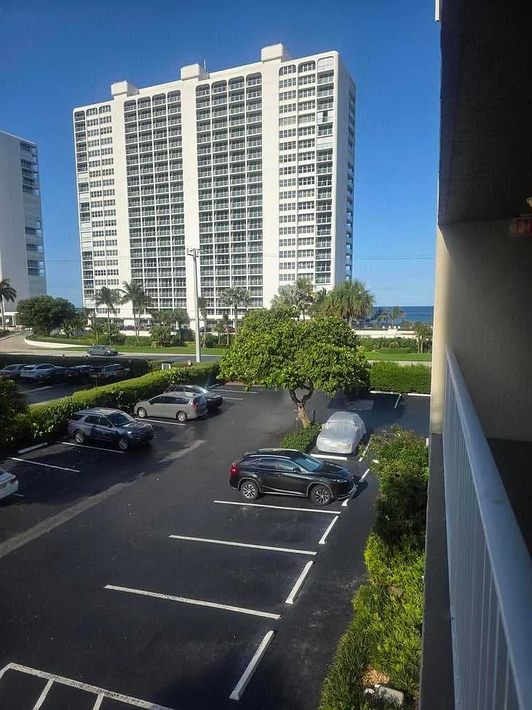 1 bed, 1.5 bath, $2,300 — Photo 2