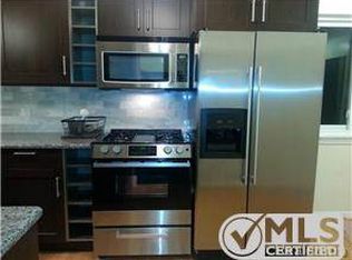 2930 Longmeadow Dr, Trenton, MI 48183