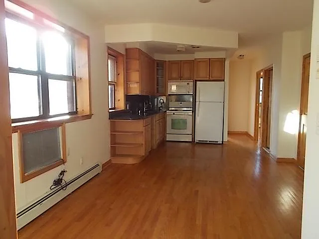 3 bed, 950 sqft, $2,900 — Photo 1