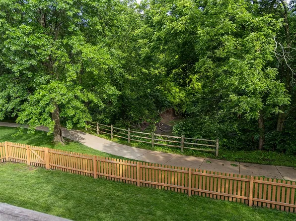 8515 Hallet St, Lenexa, KS 66215