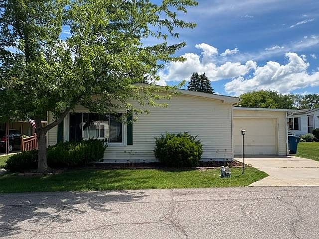 1st image of 2831 Chickadee St