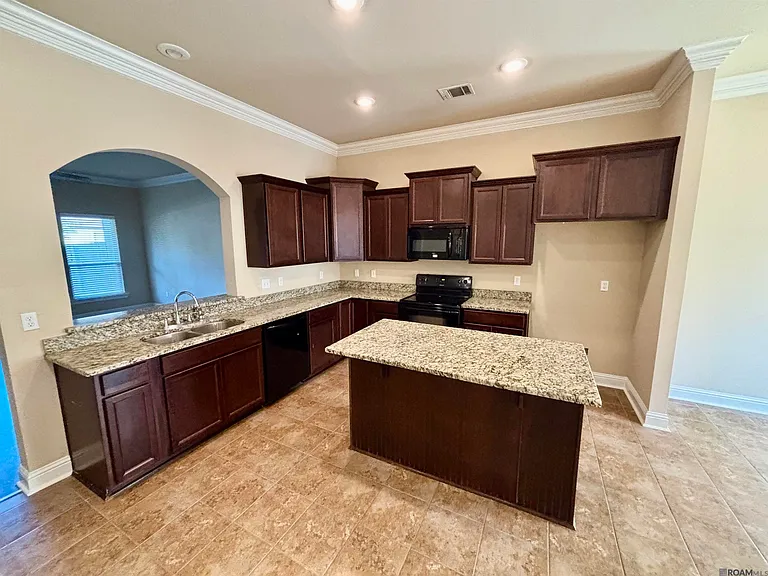 25397 Lake Providence Dr — Photo 2