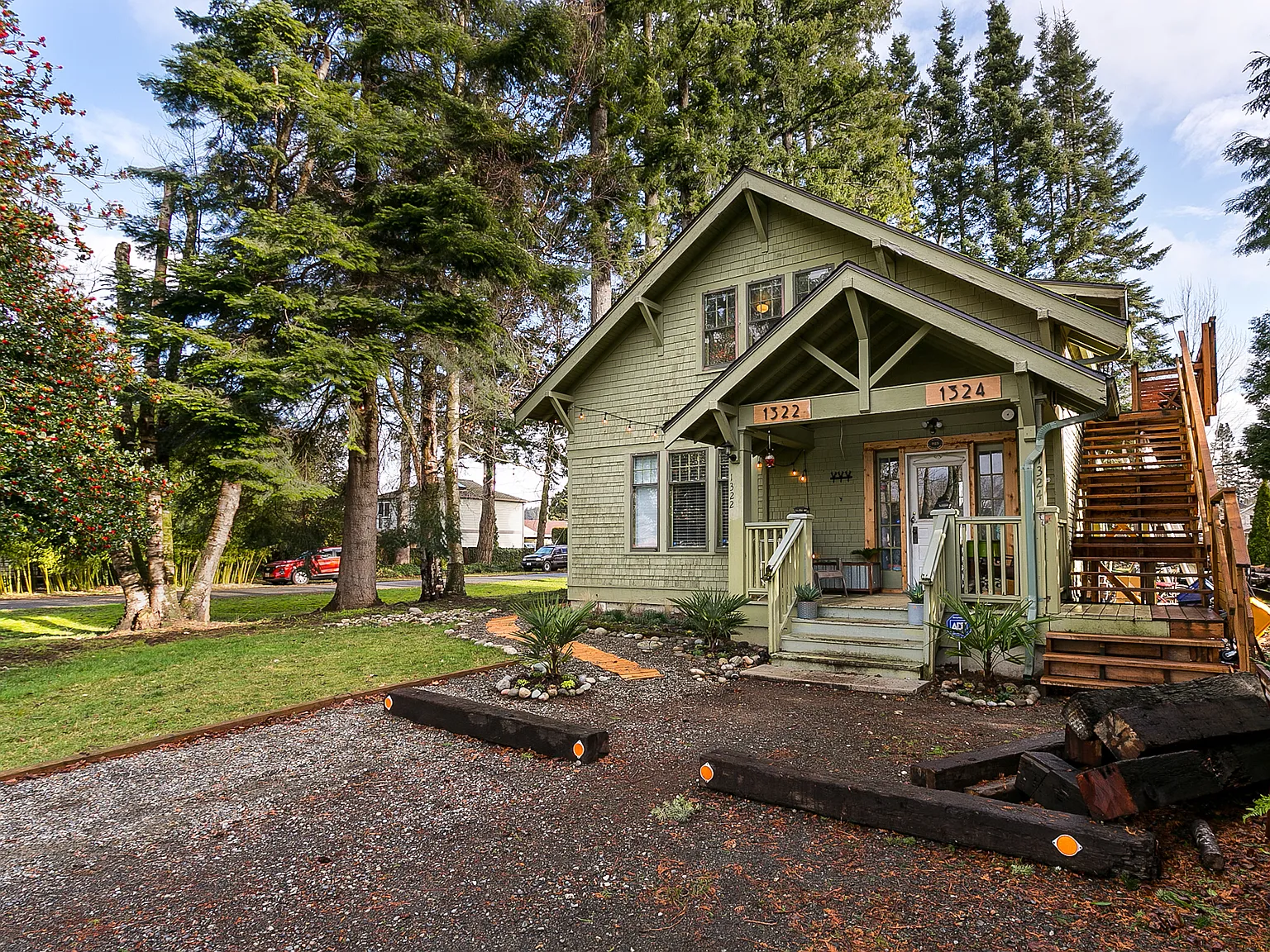 1322 Blaine Ave — Photo 3