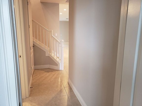 5th image of 13138 Stanthorne Ave