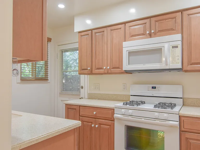9356 W Olympic Blvd #1/2 — Photo 13