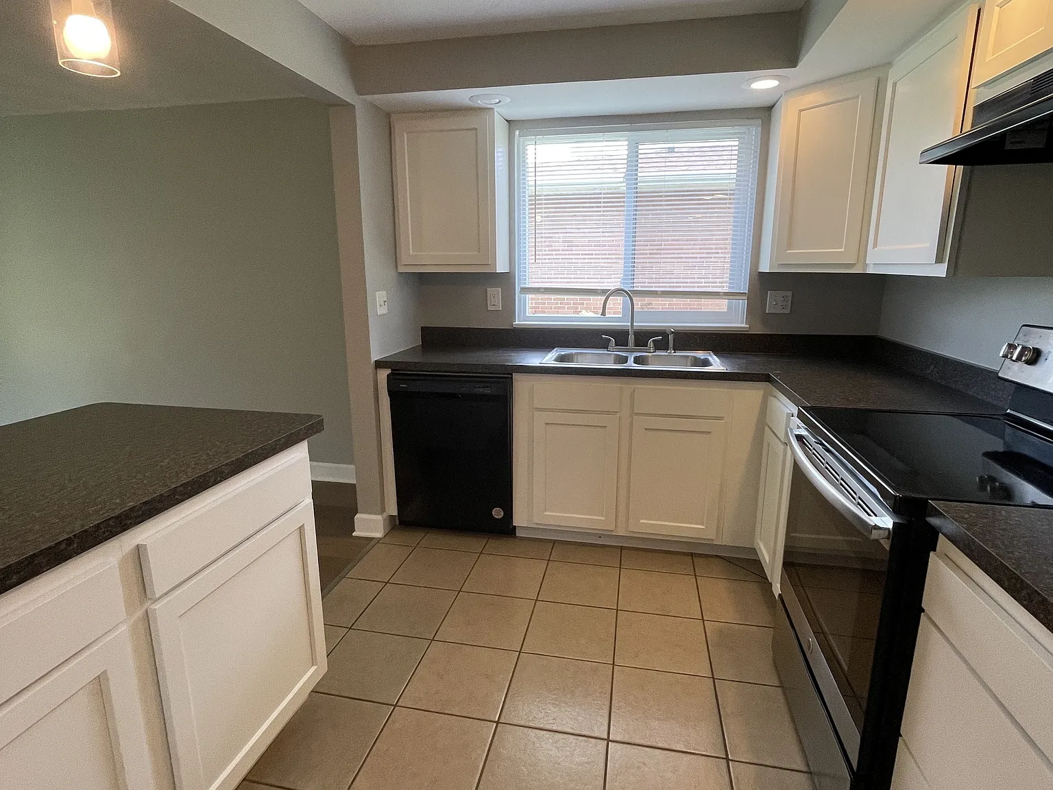 1377 South Maple Avenue - 1 — Photo 2