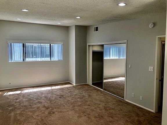 4th image of 4414 Fulton Ave #4