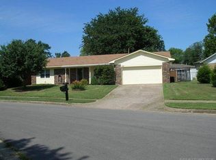 1144 N Gum Ave W, Broken Arrow, OK 74012