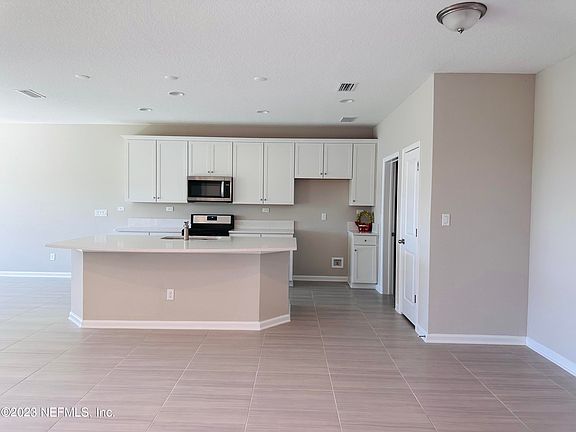 3rd image of 252 Golden Fern Dr