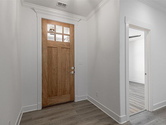 4th image of 825 Village Gate Cir