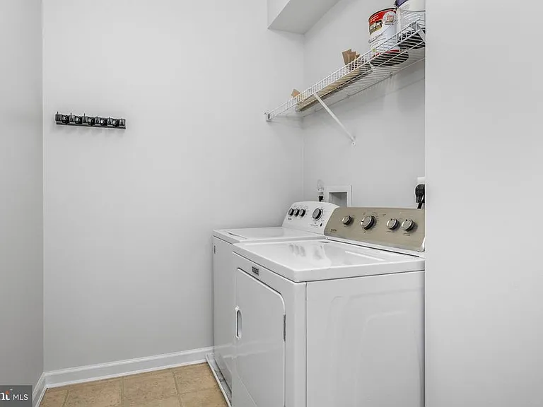 202 Bardel Dr #202 — Photo 13